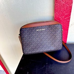 Women shoulder bag